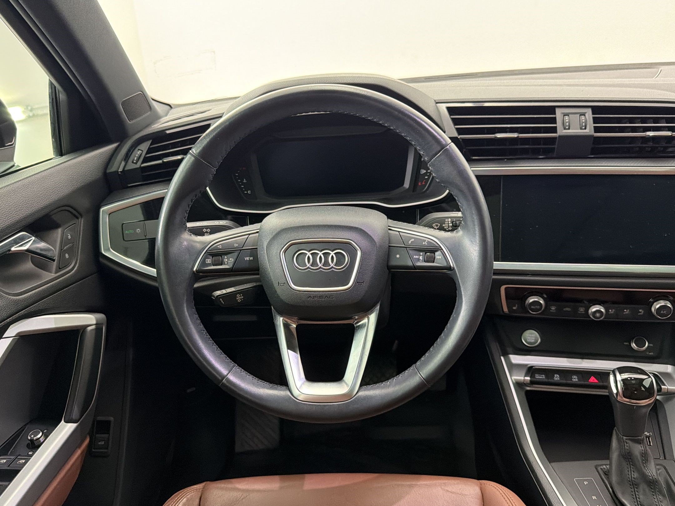 Used 2020 Audi Q3 2.0T Premium w/ Convenience Package AWD/4WD image 27