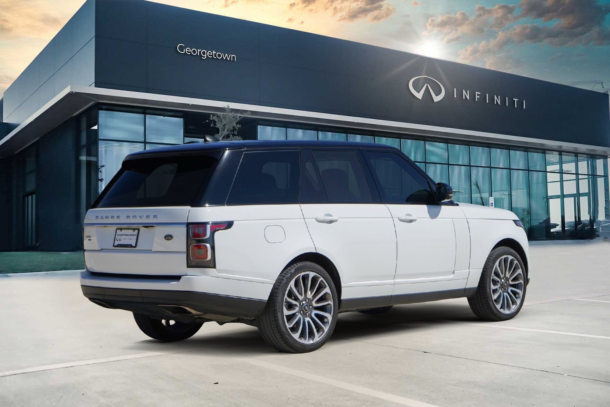Used 2020 Land Rover Range Rover HSE image 4