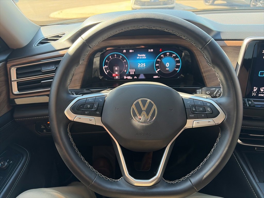 Certified 2025 Volkswagen Atlas SE image 16