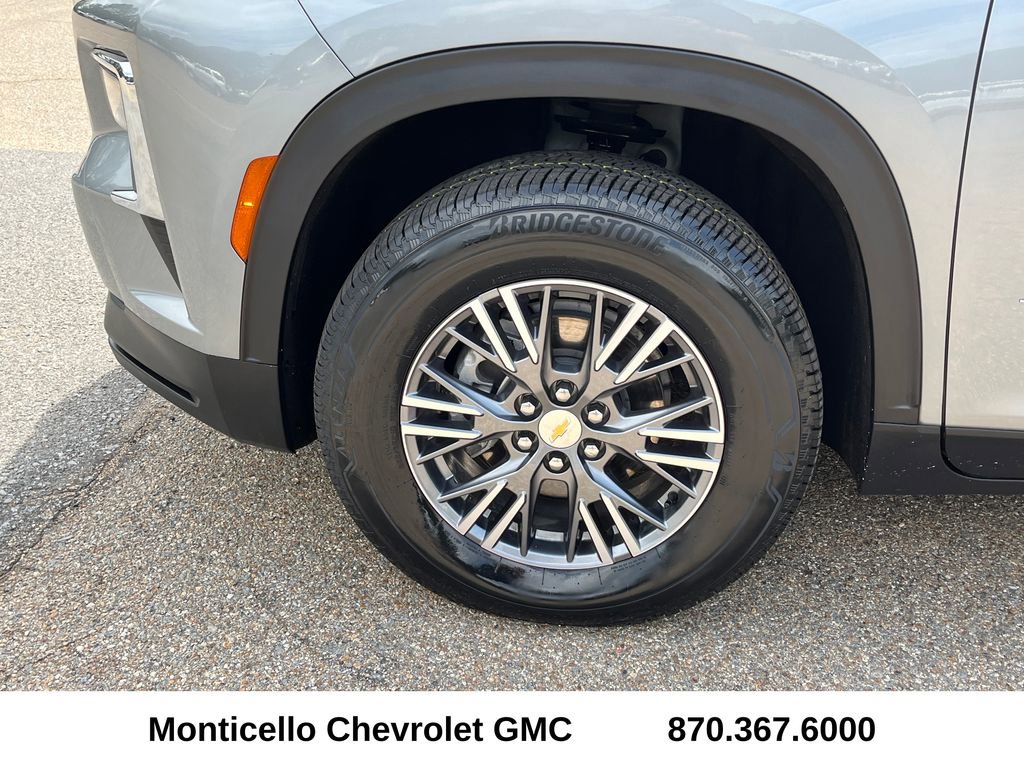 Used 2025 Chevrolet Traverse LT FWD image 29