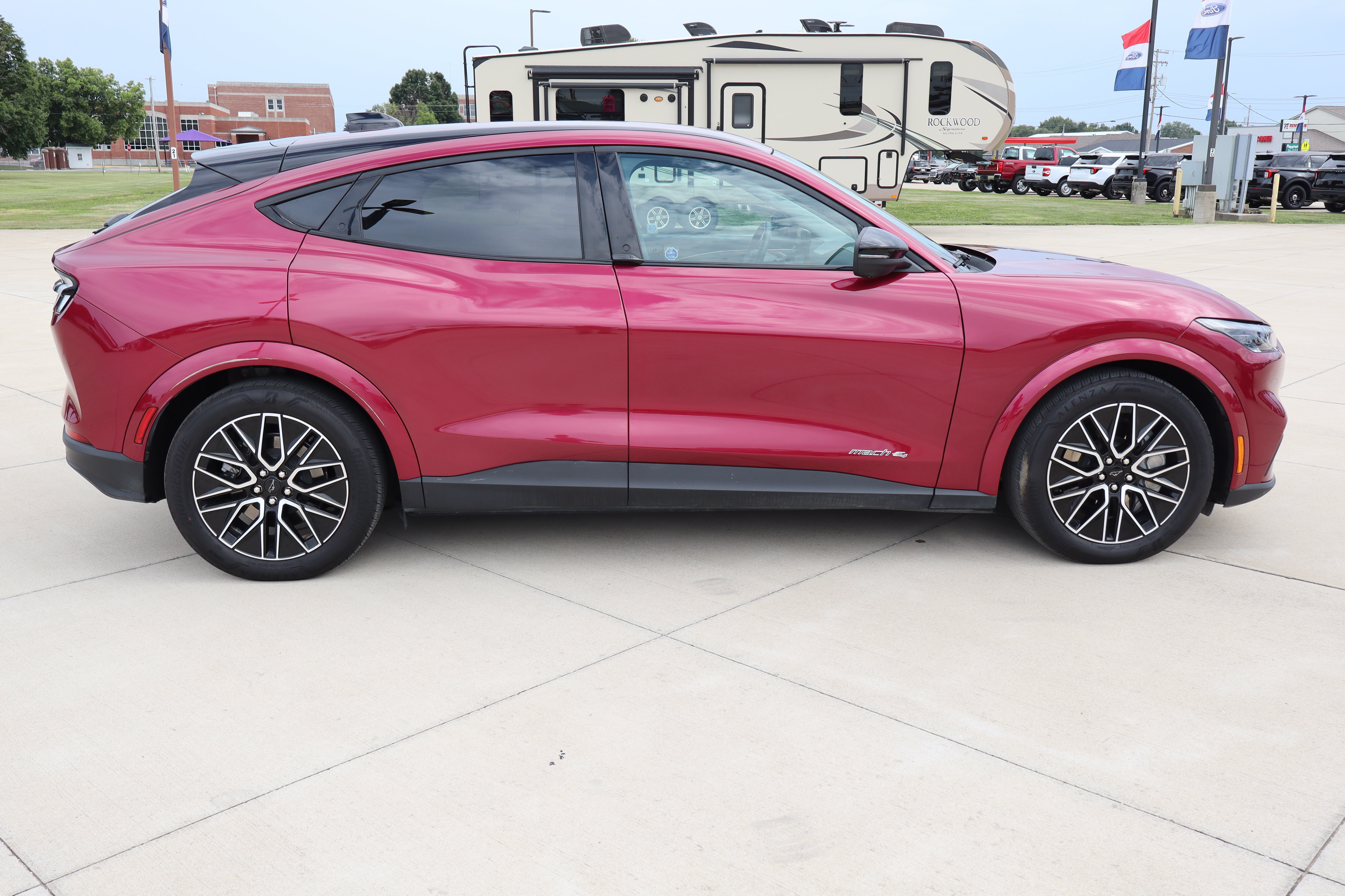 Used 2025 Ford Mustang Mach-E Premium AWD/4WD image 4
