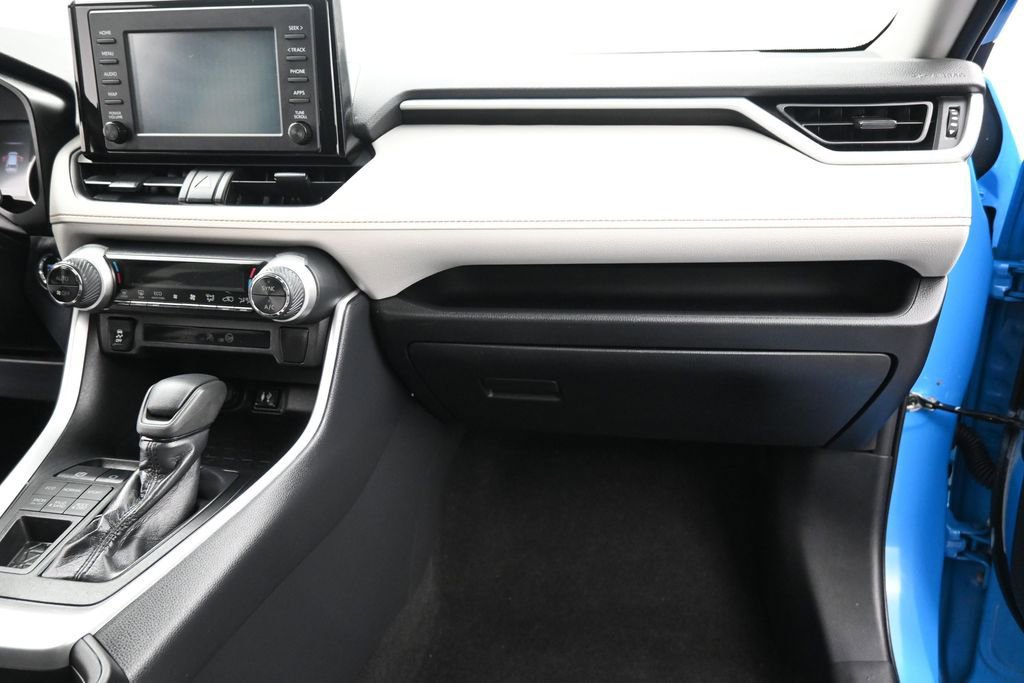 Used 2019 Toyota RAV4 XLE w/ Carpet Mat Package AWD/4WD image 19