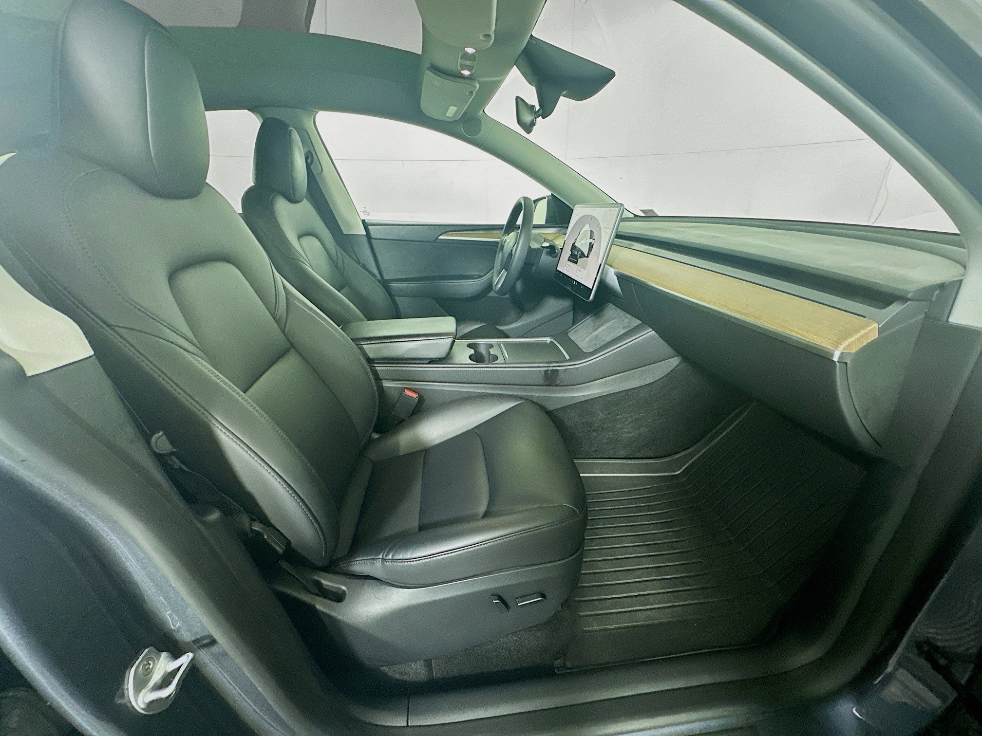 Used 2023 Tesla Model Y Long Range image 32