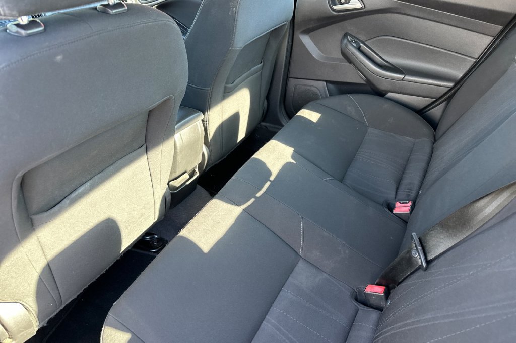 Used 2015 Ford Focus SE FWD image 15