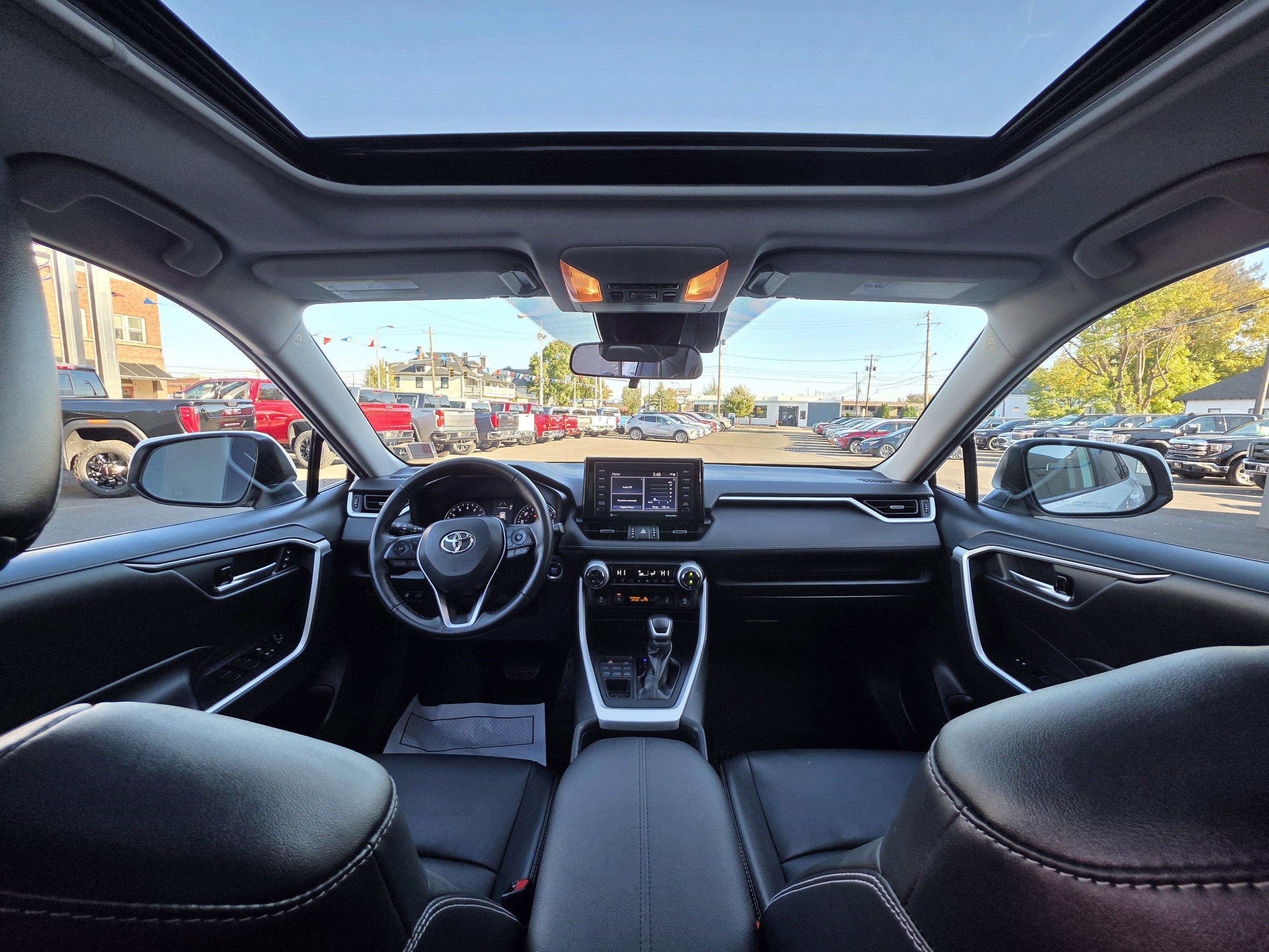 Used 2021 Toyota RAV4 XLE Premium image 20