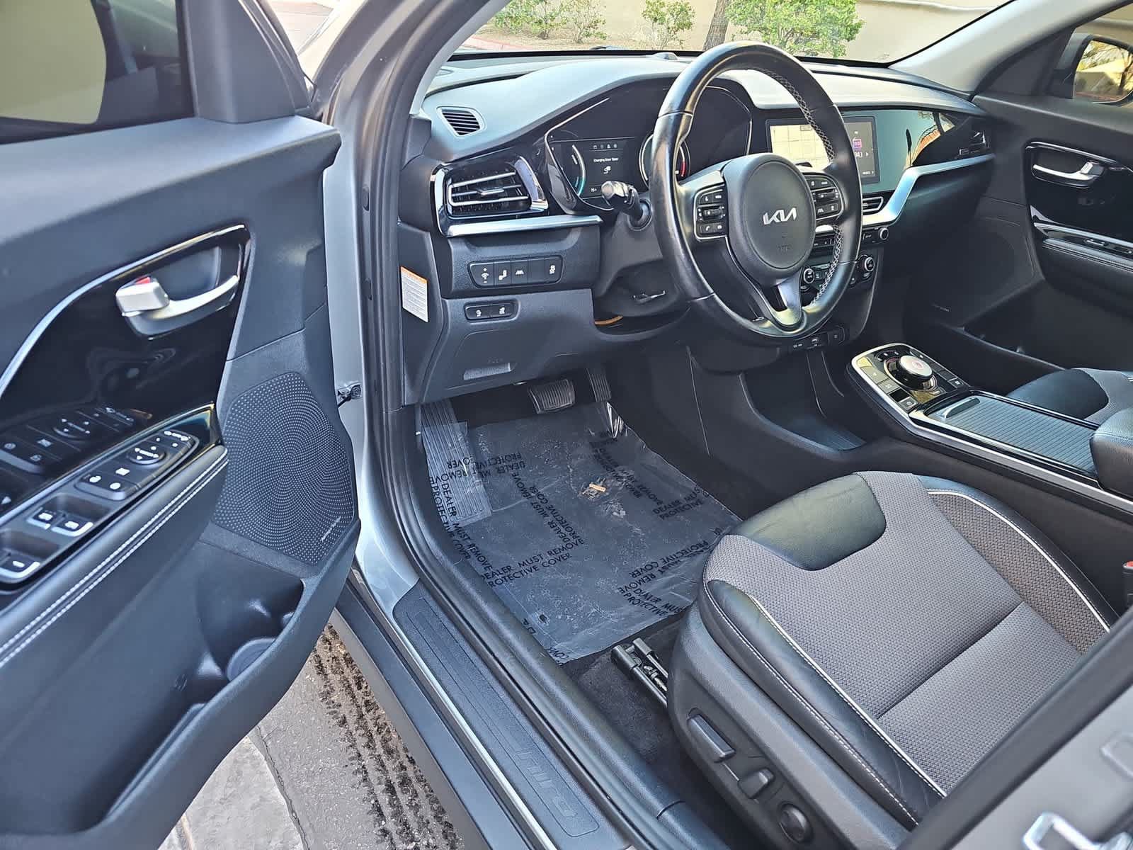 Used 2022 Kia Niro EX FWD image 10