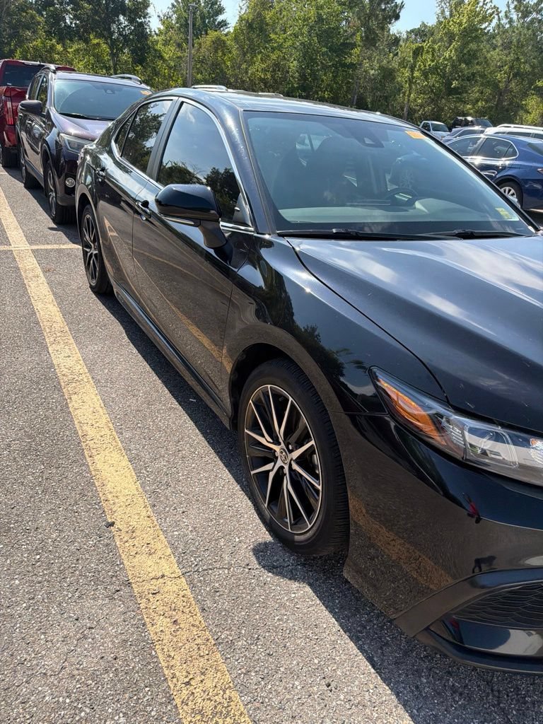 Used 2023 Toyota Camry SE FWD image 4