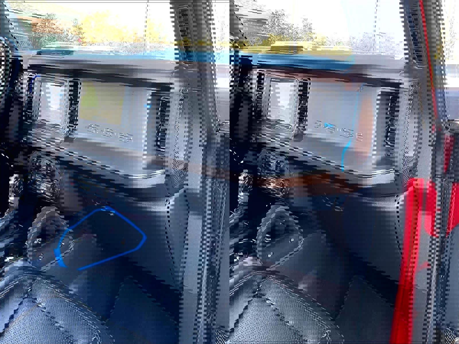 Used 2021 Ford Bronco Outer Banks image 18