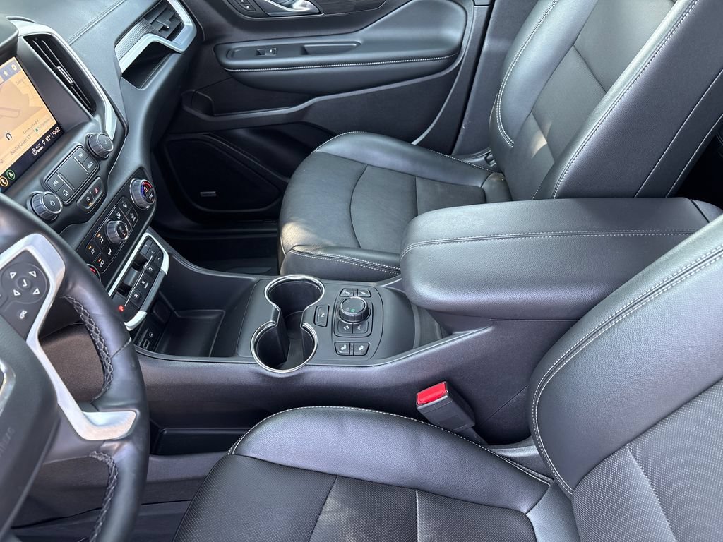 Used 2024 GMC Terrain SLT w/ Infotainment Package II AWD/4WD image 16