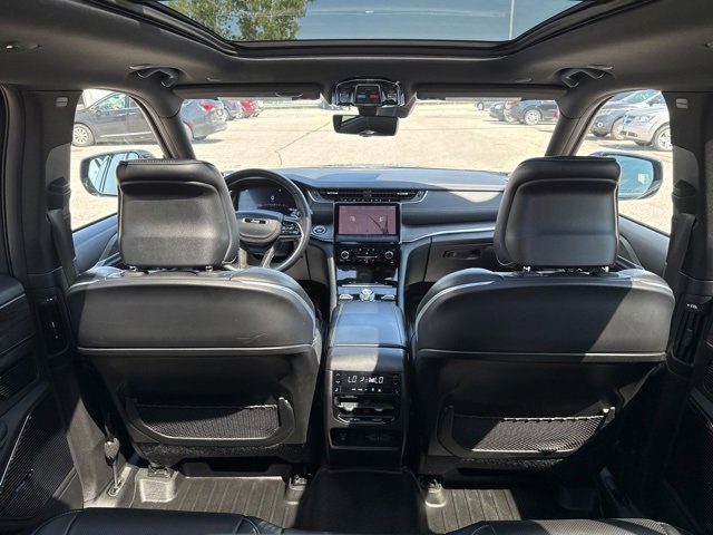 Used 2022 Jeep Grand Cherokee Overland w/ Luxury Tech Group IV image 17