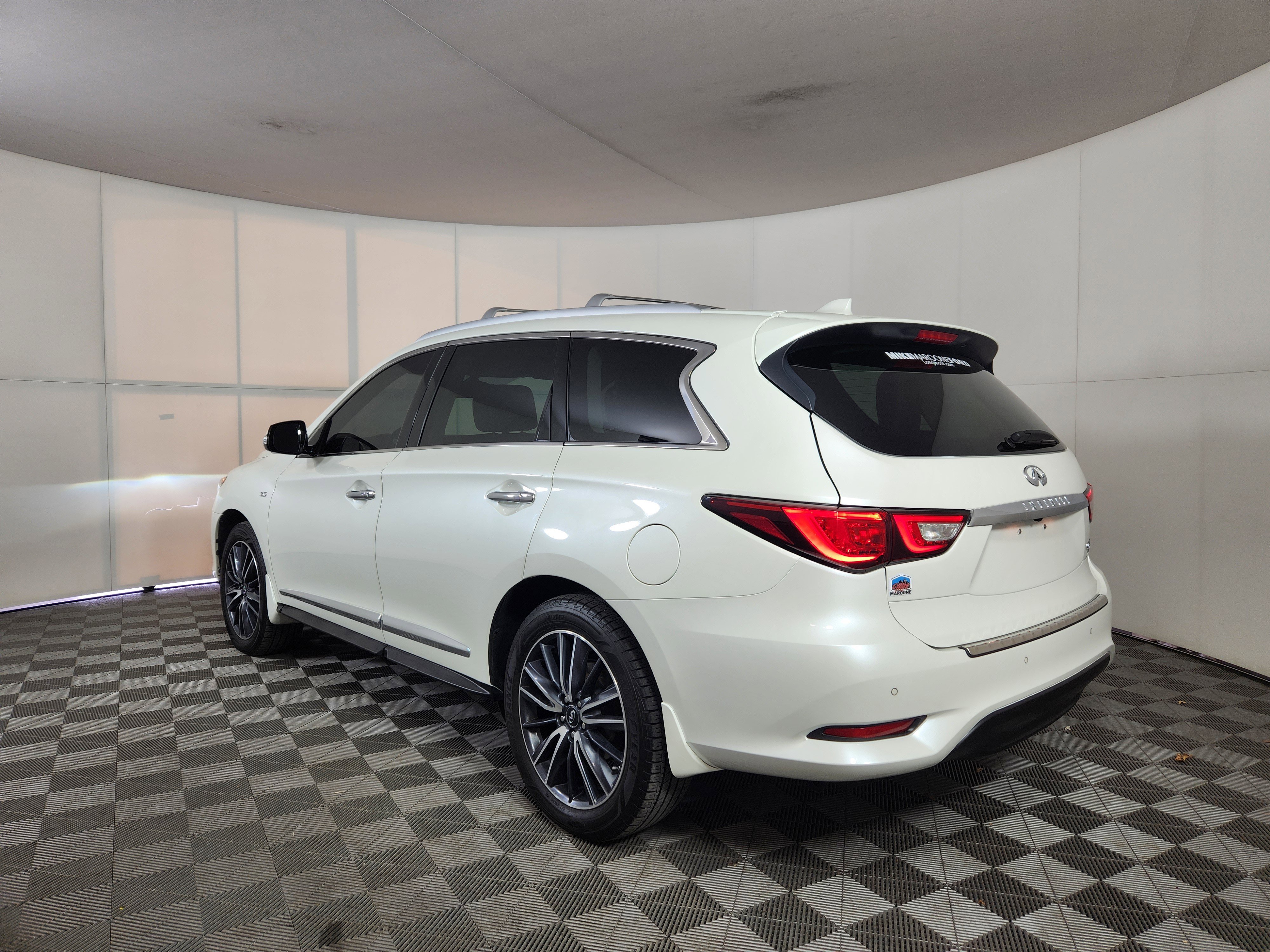 Used 2017 INFINITI QX60 Luxe w/ Deluxe Technology Package image 5