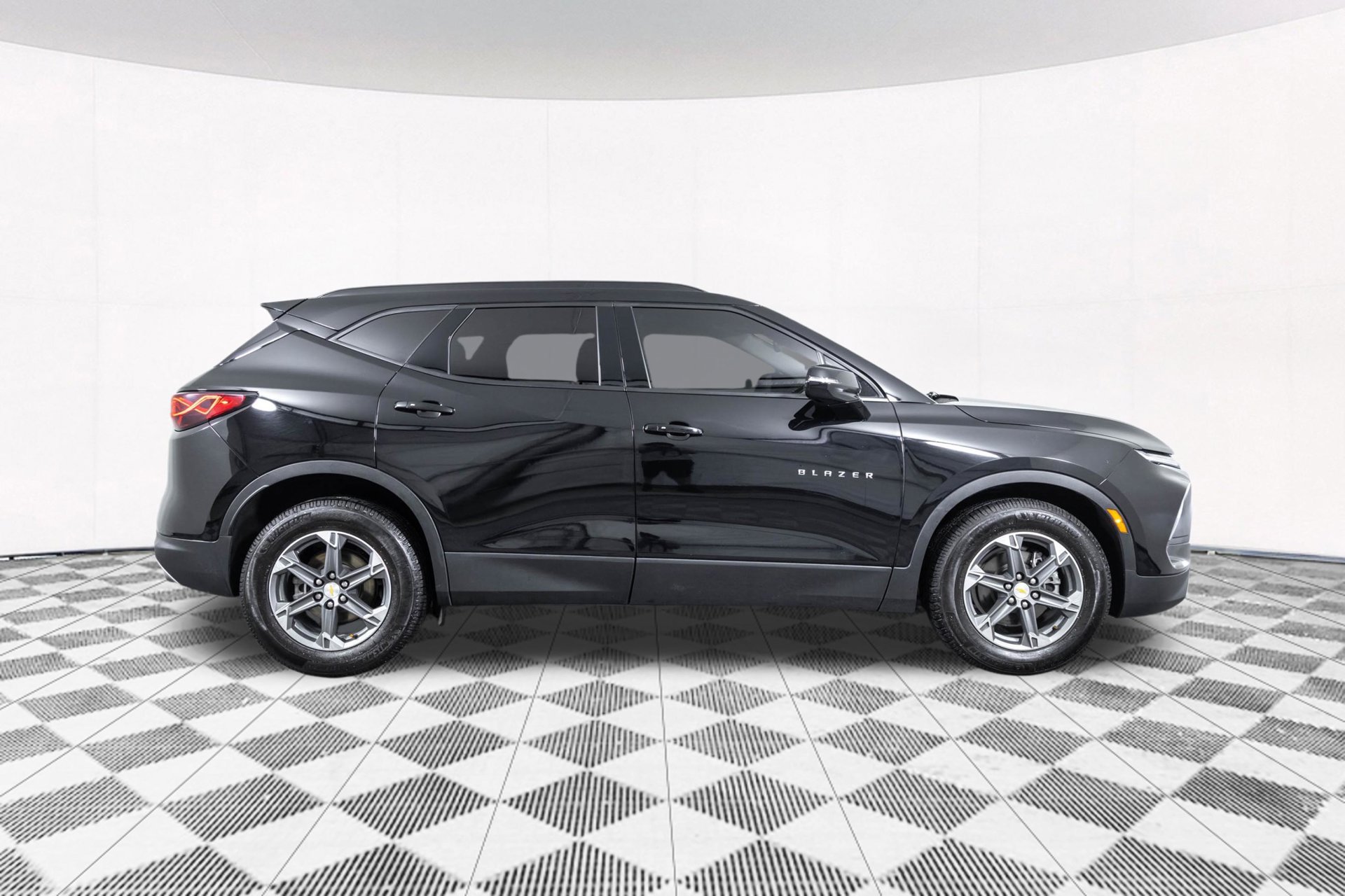 Used 2023 Chevrolet Blazer LT AWD/4WD image 21