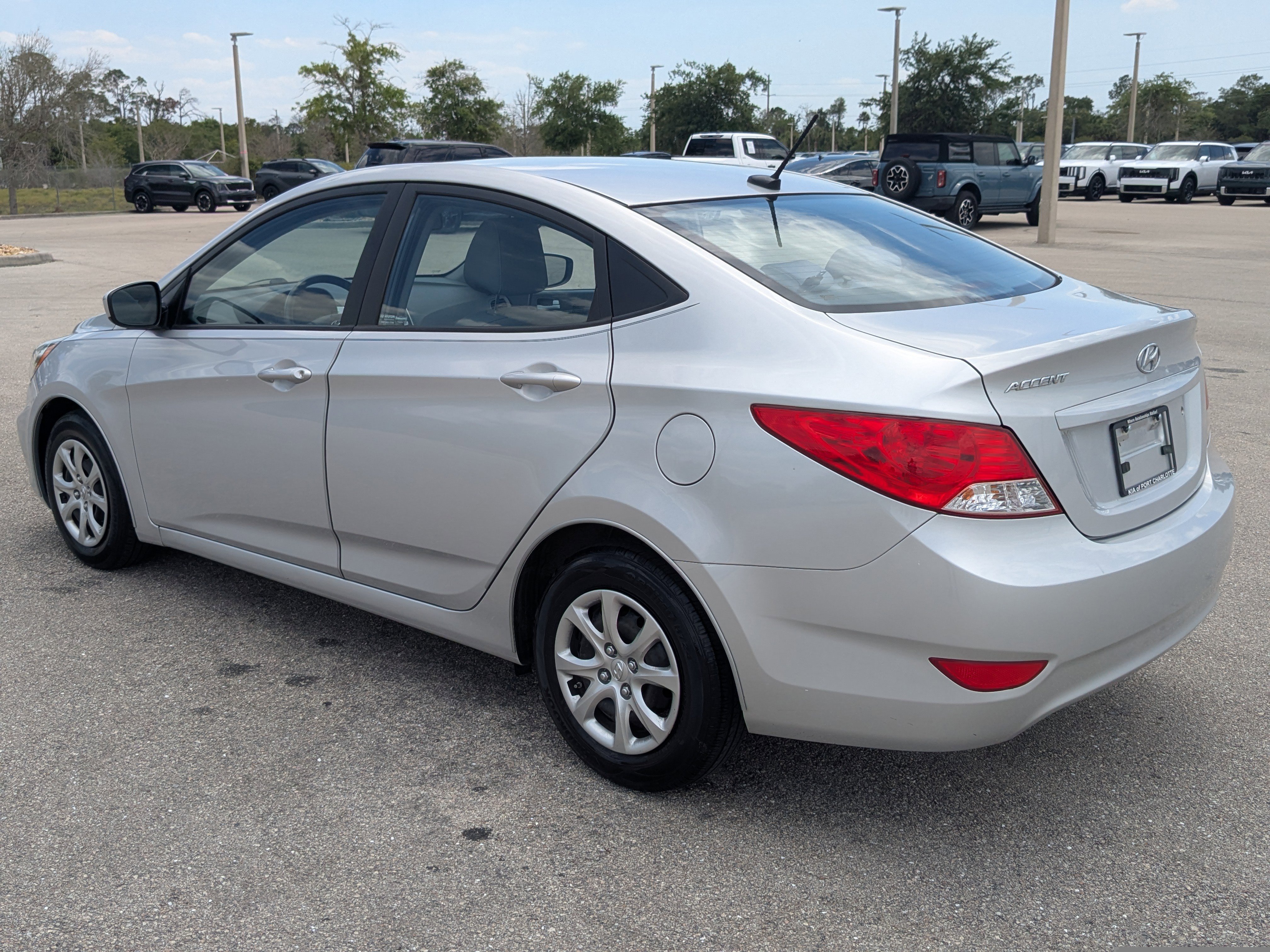 Used 2013 Hyundai Accent GLS FWD image 7