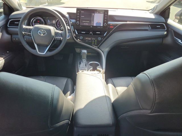 Used 2021 Toyota Camry XLE w/ Navigation Upgrade Package image 21