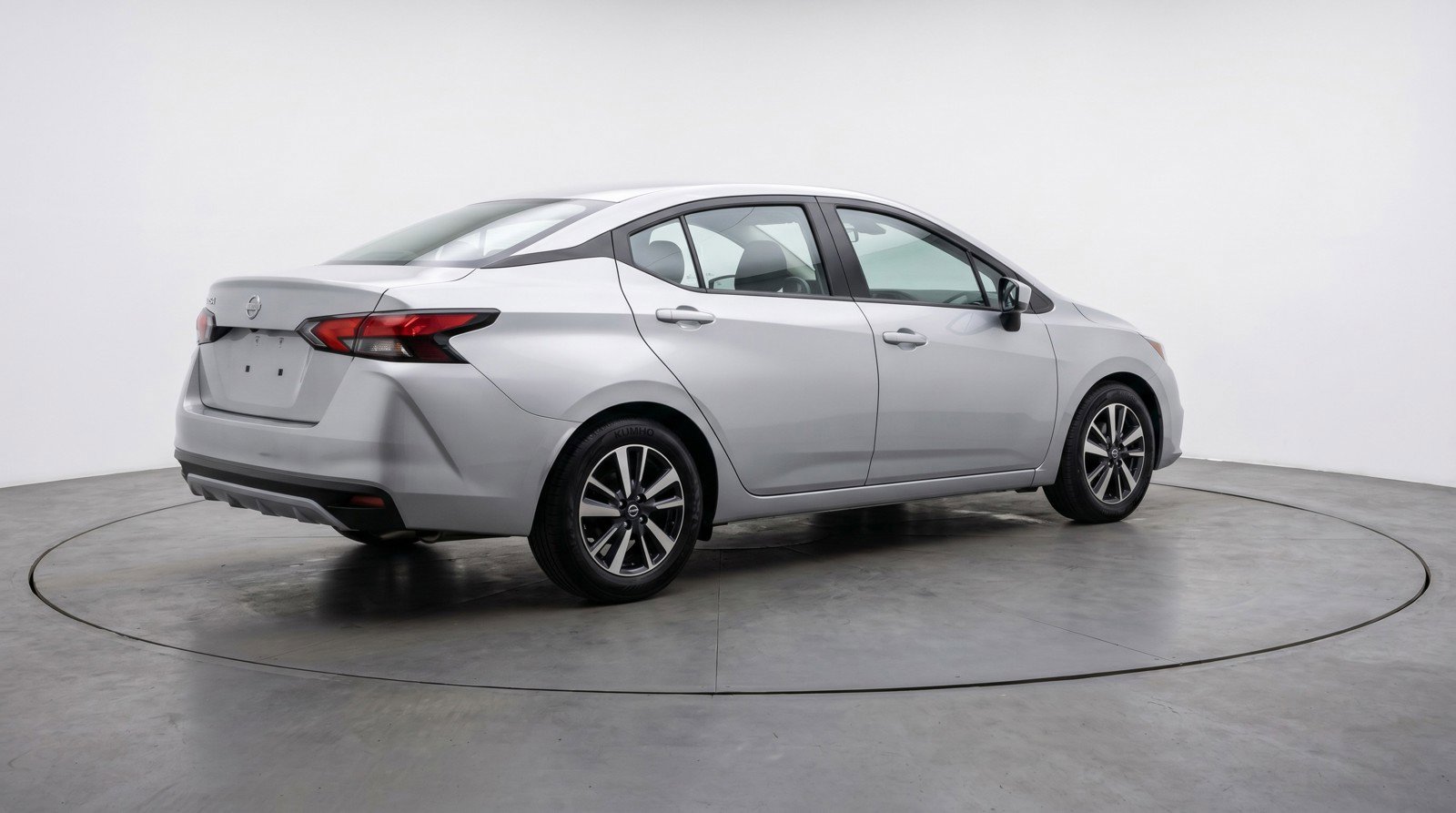 Used 2025 Nissan Versa SV image 9