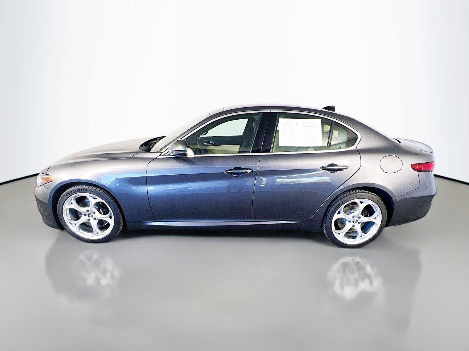 Used 2023 Alfa Romeo Giulia AWD w/ Quick Order Package 22X Lusso image 4