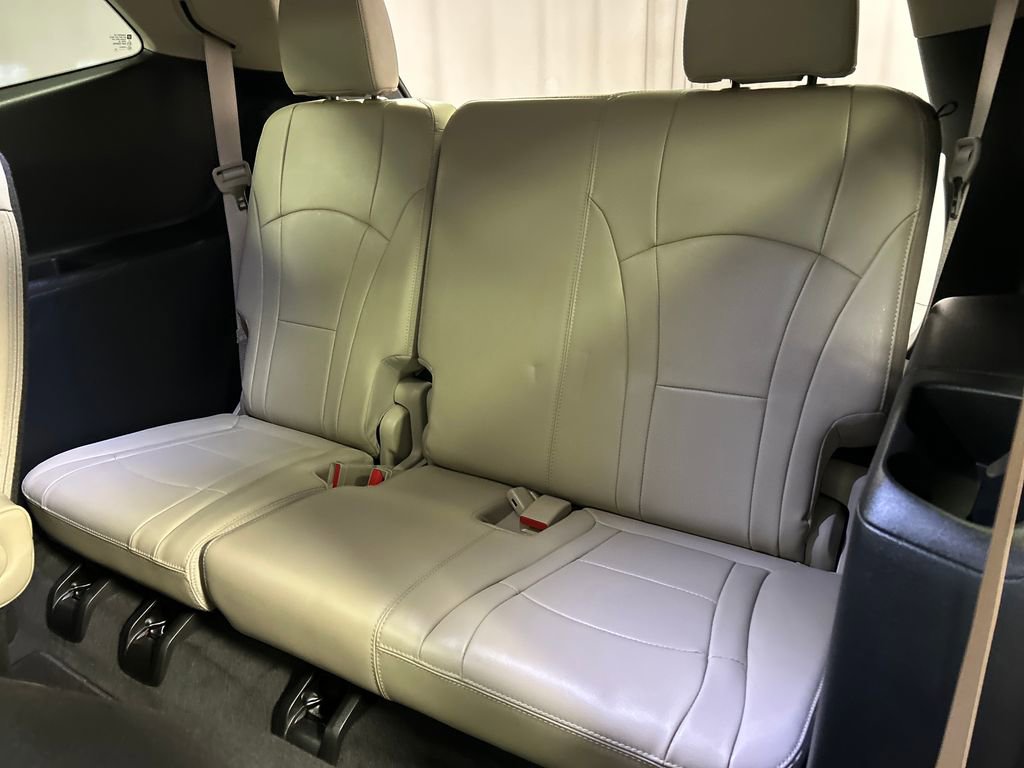 Used 2020 Buick Enclave Premium w/ Sun and Sites Package AWD/4WD image 23