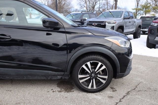 Used 2019 Nissan Kicks SV image 2