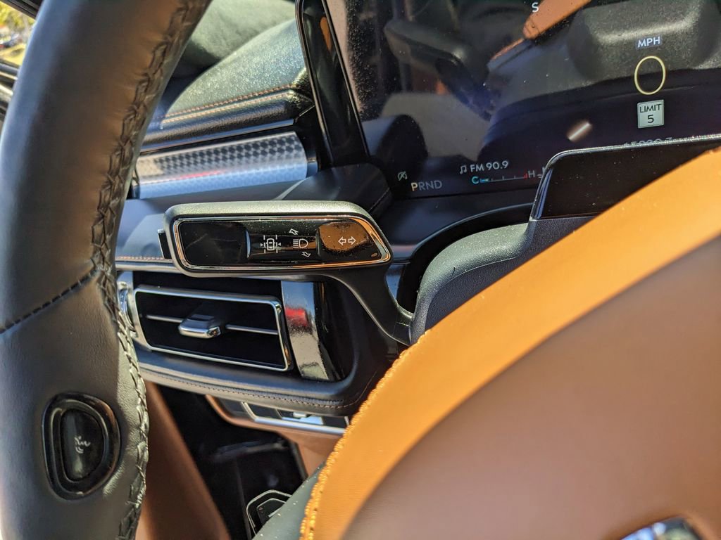 Used 2025 Lincoln Aviator Black Label AWD/4WD image 34