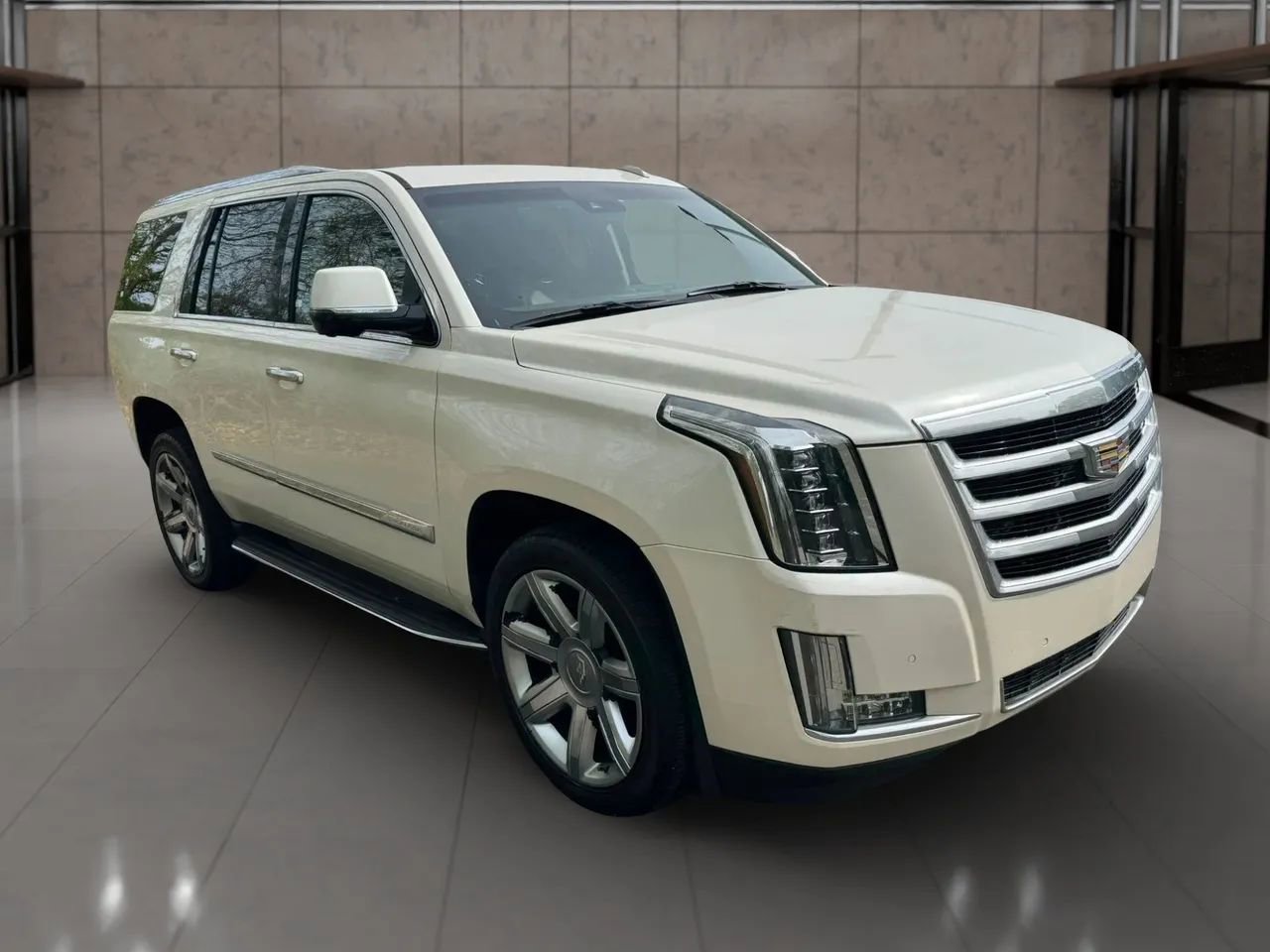 Used 2015 Cadillac Escalade Luxury image 11