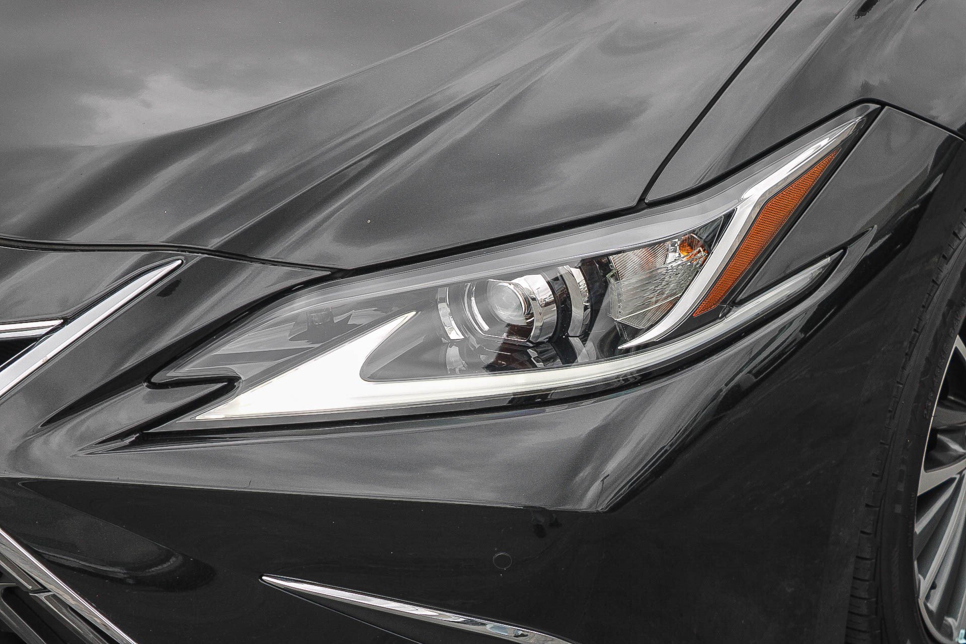 Used 2024 Lexus ES 300h w/ Premium Package FWD image 5