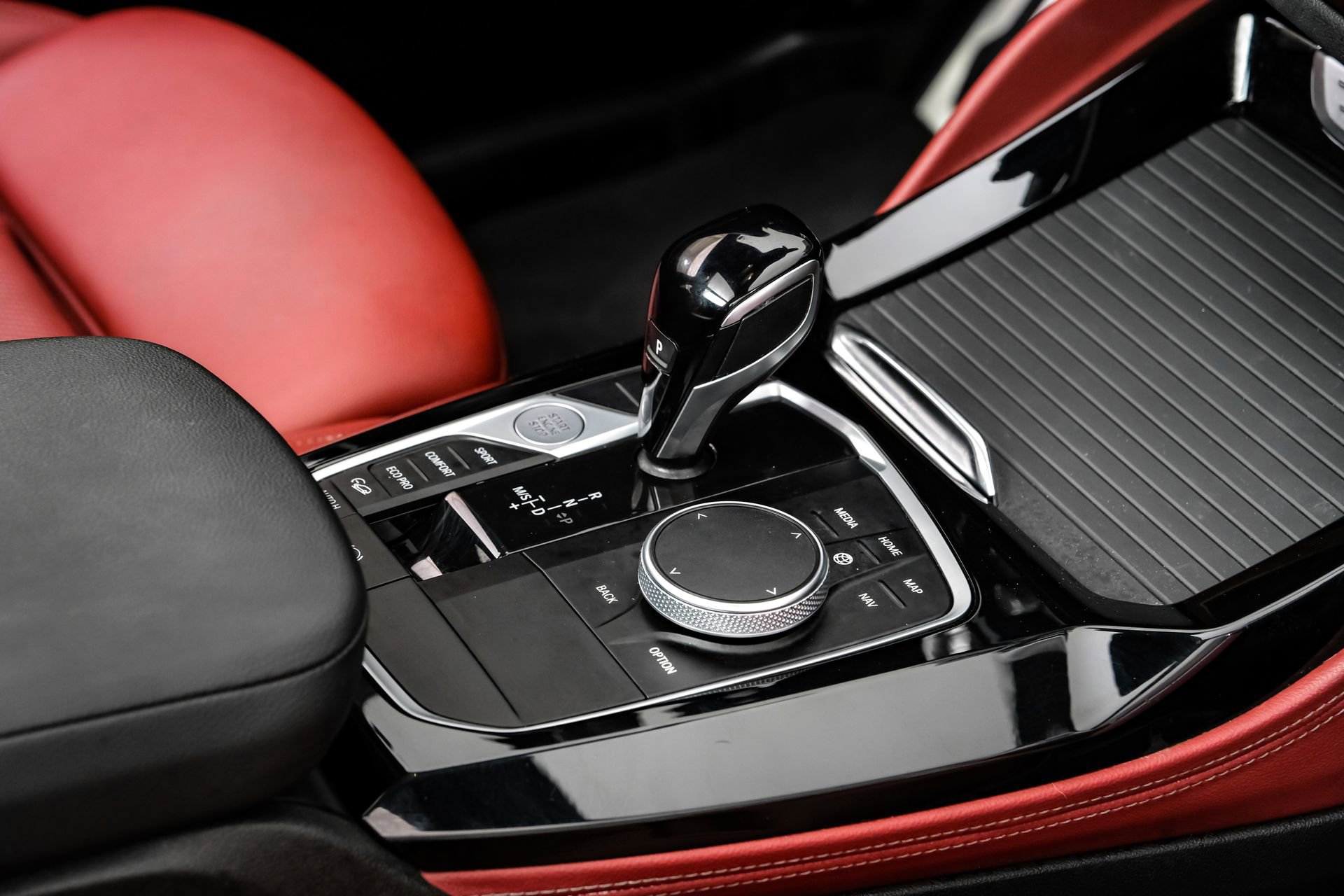 Used 2024 BMW X4 M40i w/ Premium Package image 30