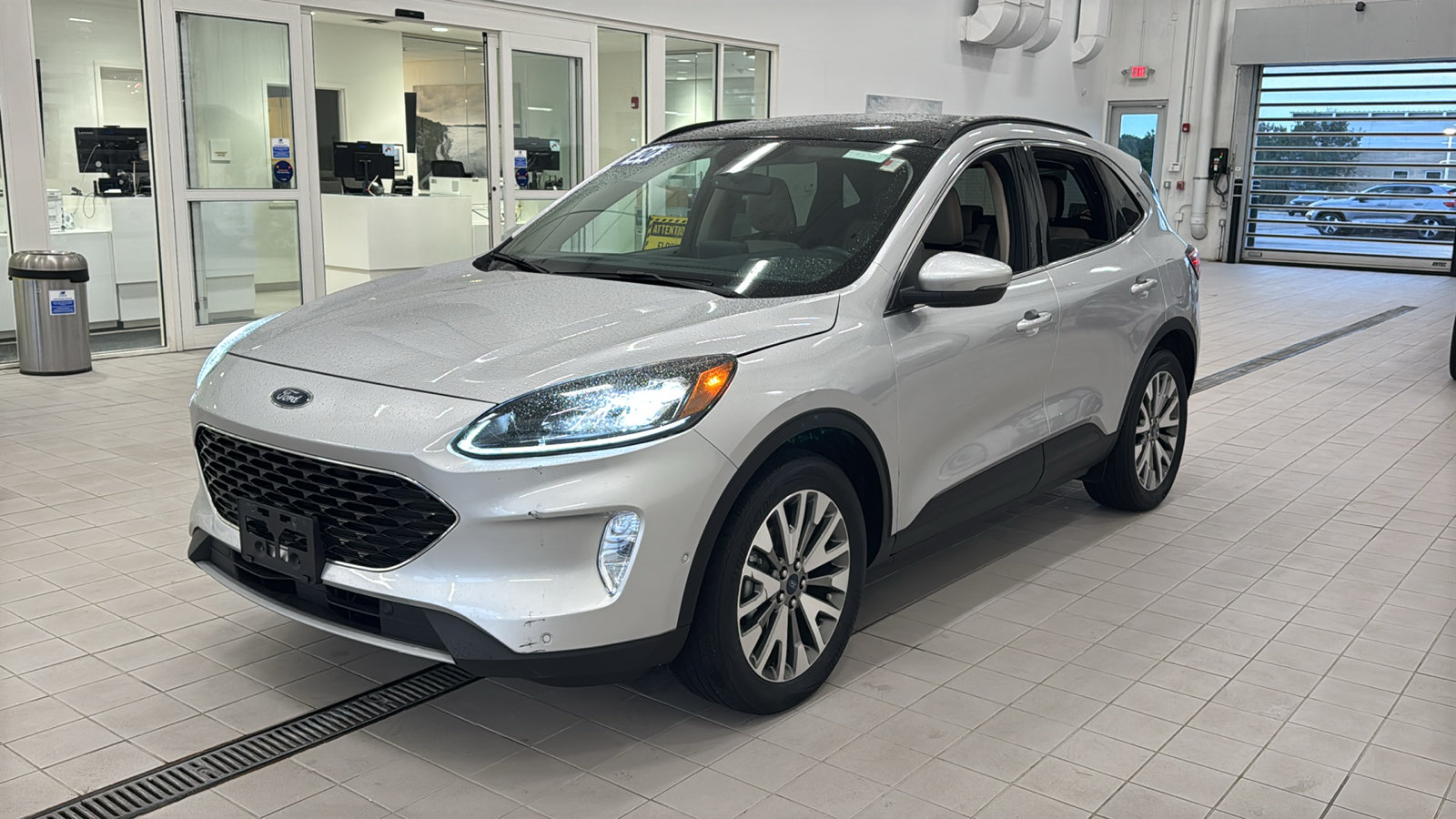 Used 2020 Ford Escape Titanium AWD/4WD image 9
