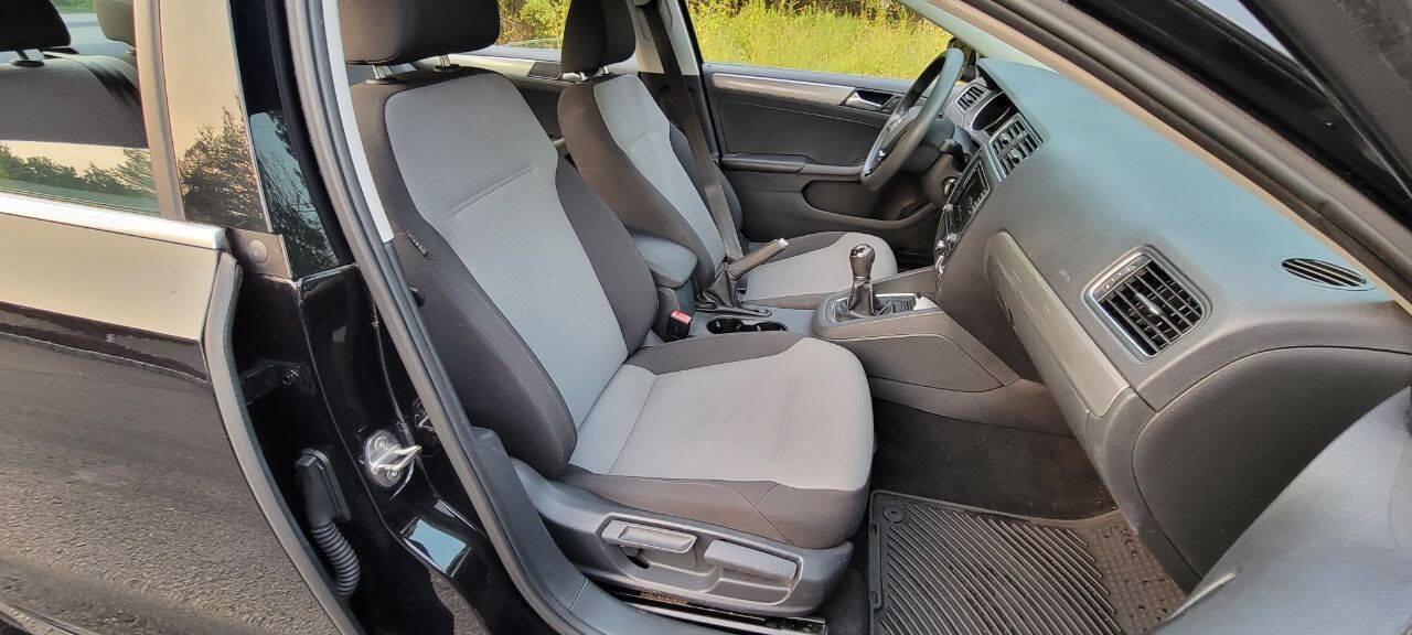 Used 2017 Volkswagen Jetta S image 16