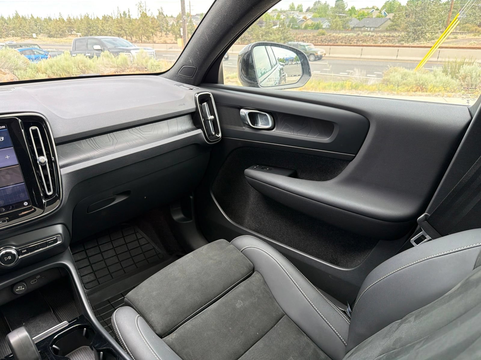 Used 2023 Volvo C40 P8 Recharge Plus AWD/4WD image 13