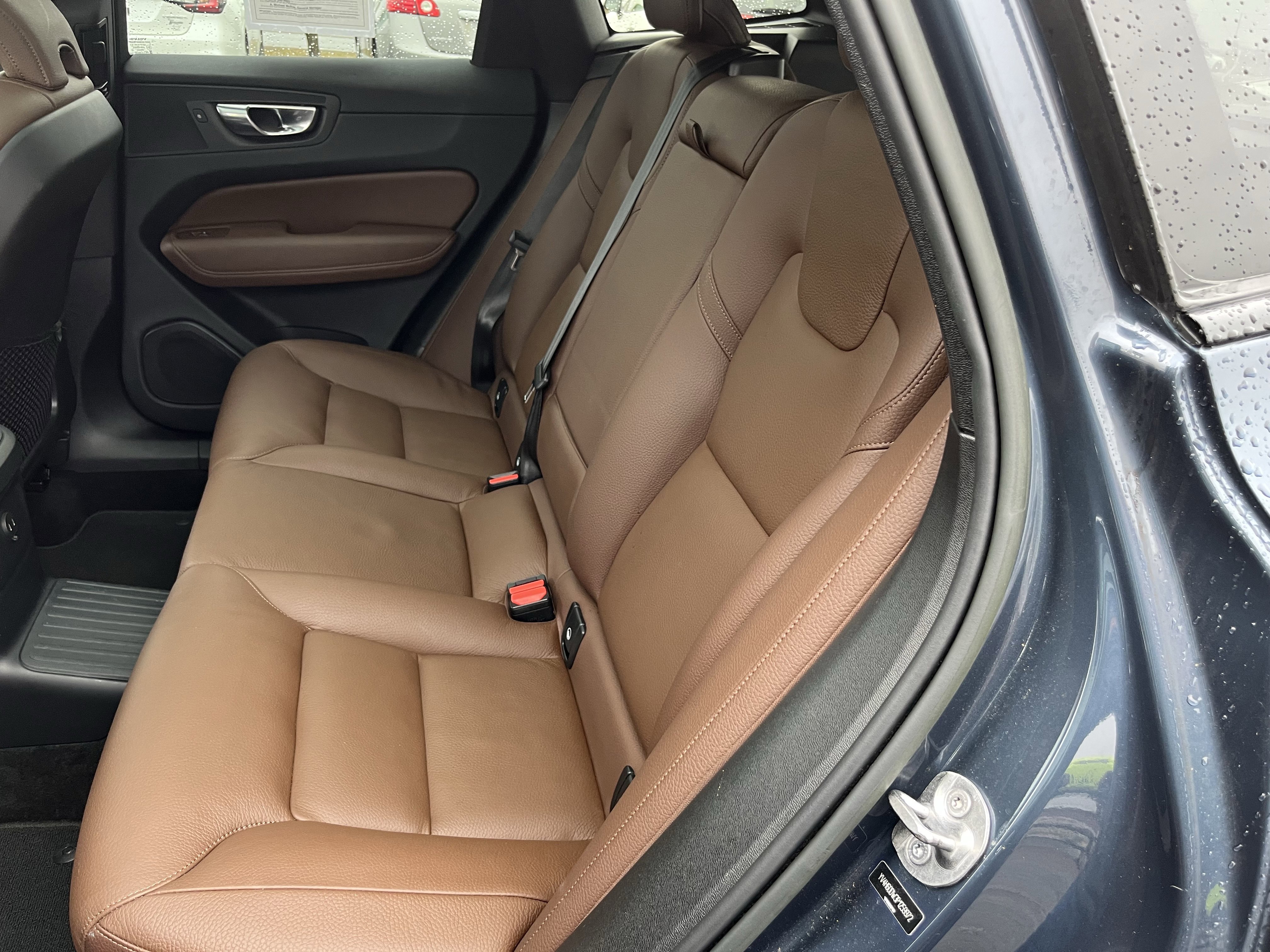 Used 2023 Volvo XC60 T8 Plus image 12