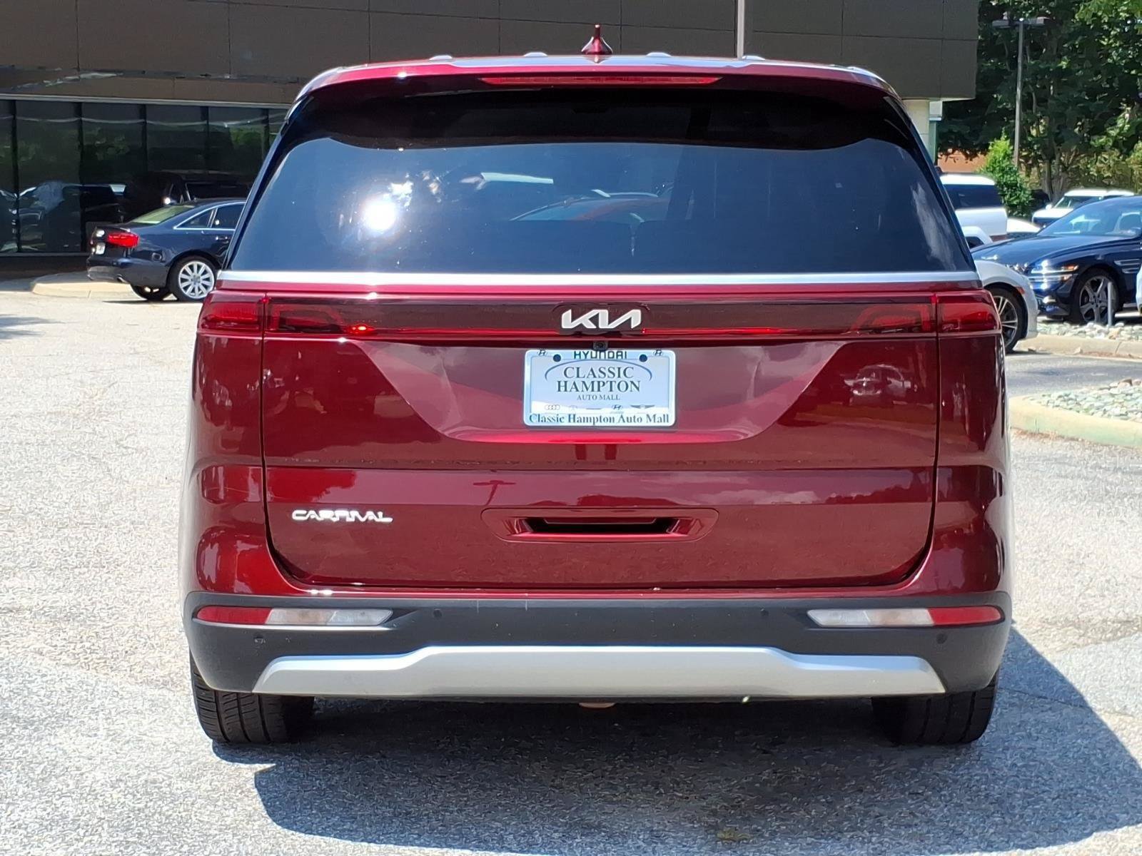 Used 2024 Kia Carnival EX FWD image 9