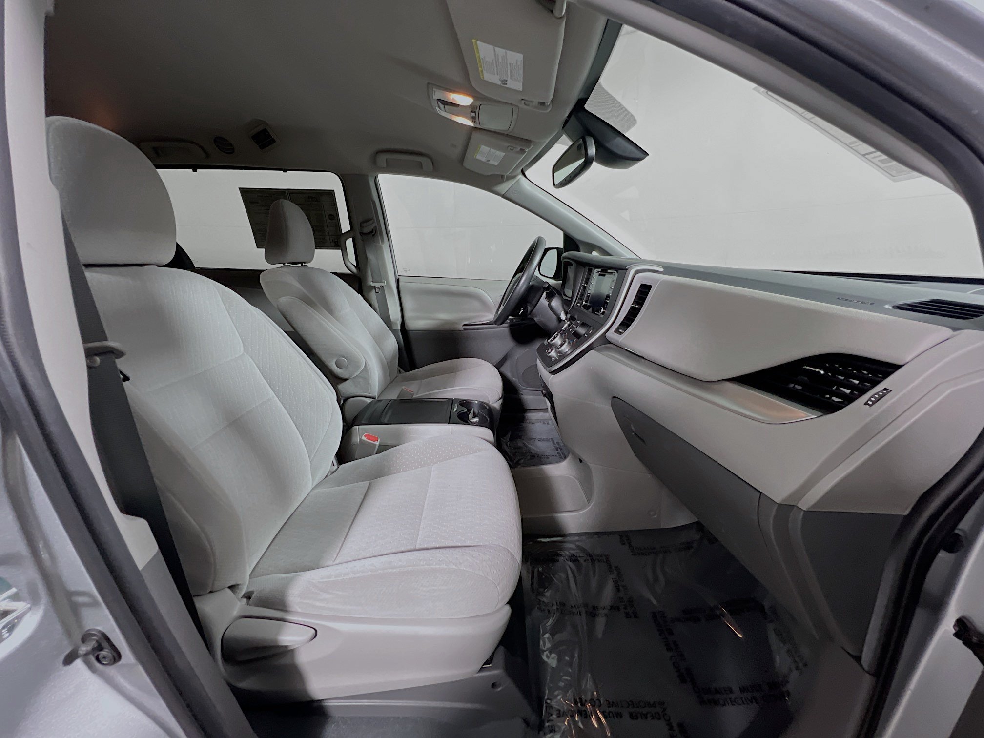 Used 2020 Toyota Sienna LE w/ LE Preferred Package FWD image 31