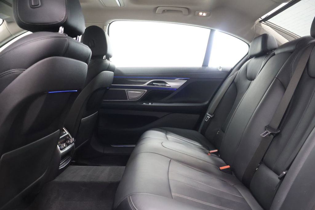 Used 2018 BMW 740i RWD image 27