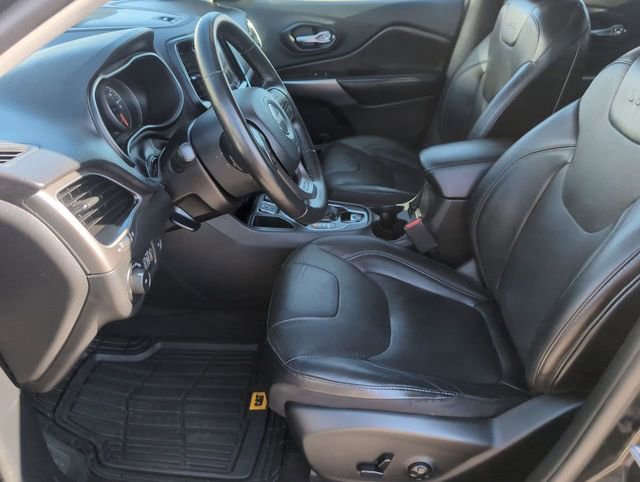 Used 2019 Jeep Cherokee Limited image 18