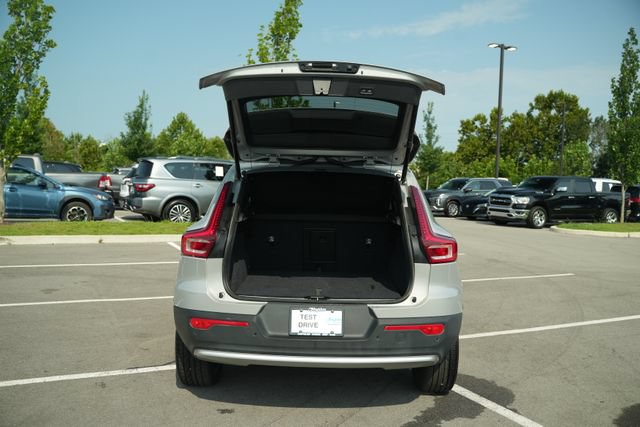 Used 2025 Volvo XC40 B5 Plus AWD/4WD image 18