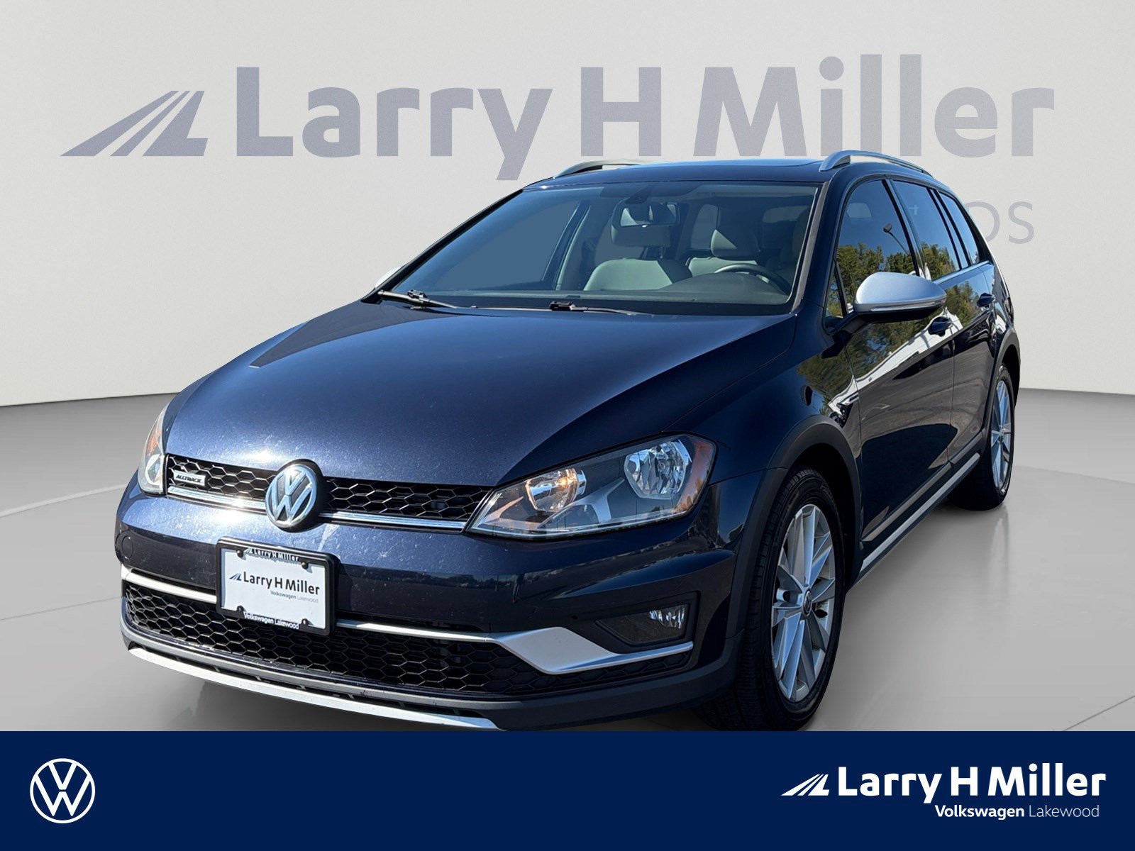 Used 2017 Volkswagen Golf Alltrack SE AWD/4WD image 1
