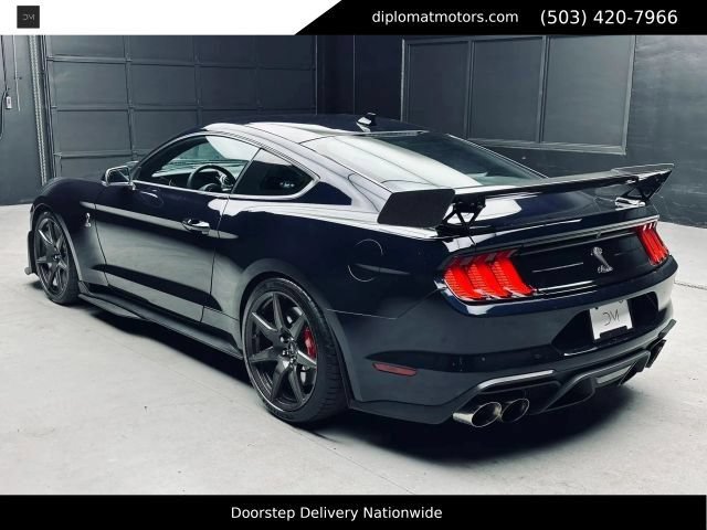 Used 2021 Ford Mustang Shelby GT500 w/ Carbon Fiber Track Pack RWD image 5