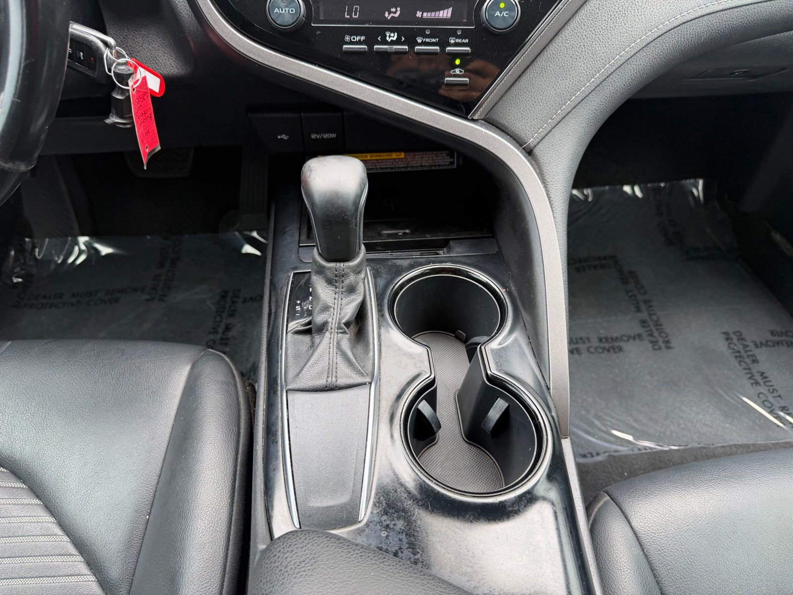Used 2020 Toyota Camry SE FWD image 18