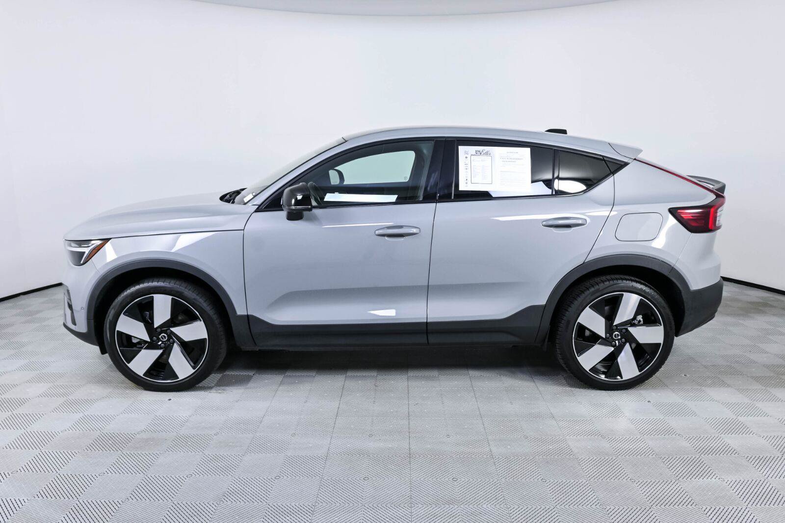 Certified 2024 Volvo C40 P8 Recharge Plus w/ Climate Package AWD/4WD image 2