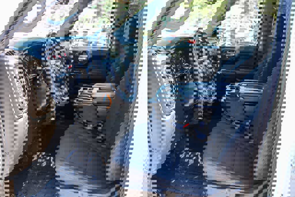 Used 2021 Chevrolet Silverado 1500 Custom Trail Boss AWD/4WD image 16