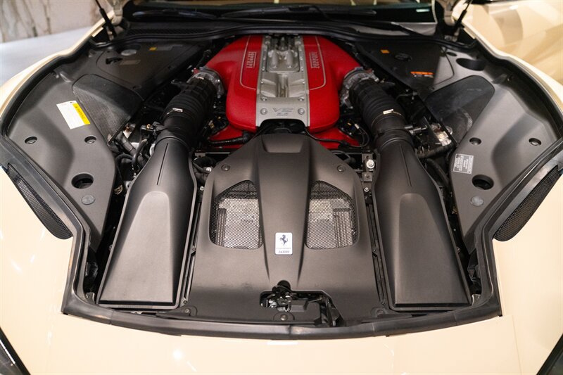 Used 2019 Ferrari 812 Superfast RWD image 34