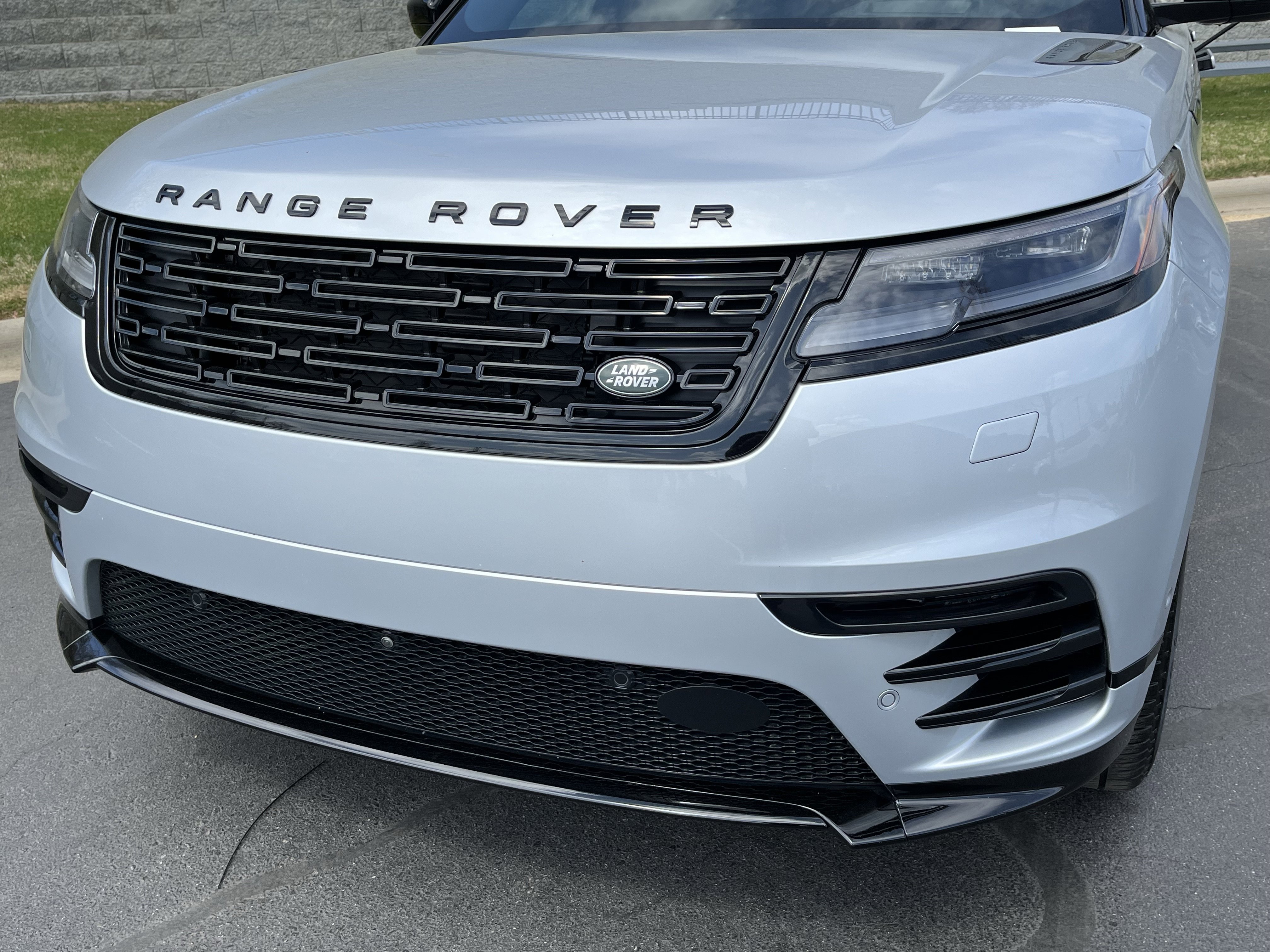 Certified 2025 Land Rover Range Rover Velar Dynamic SE AWD/4WD image 10