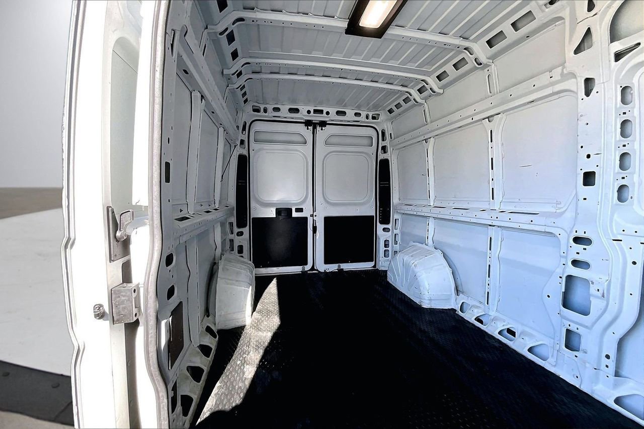 Used 2024 RAM ProMaster 2500 w/ Convenience Group image 23