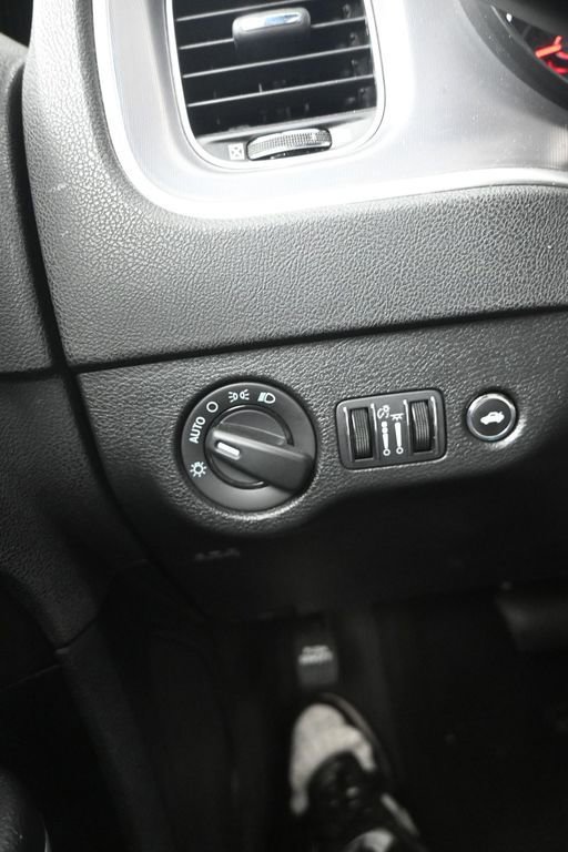 Used 2022 Dodge Charger SXT image 15