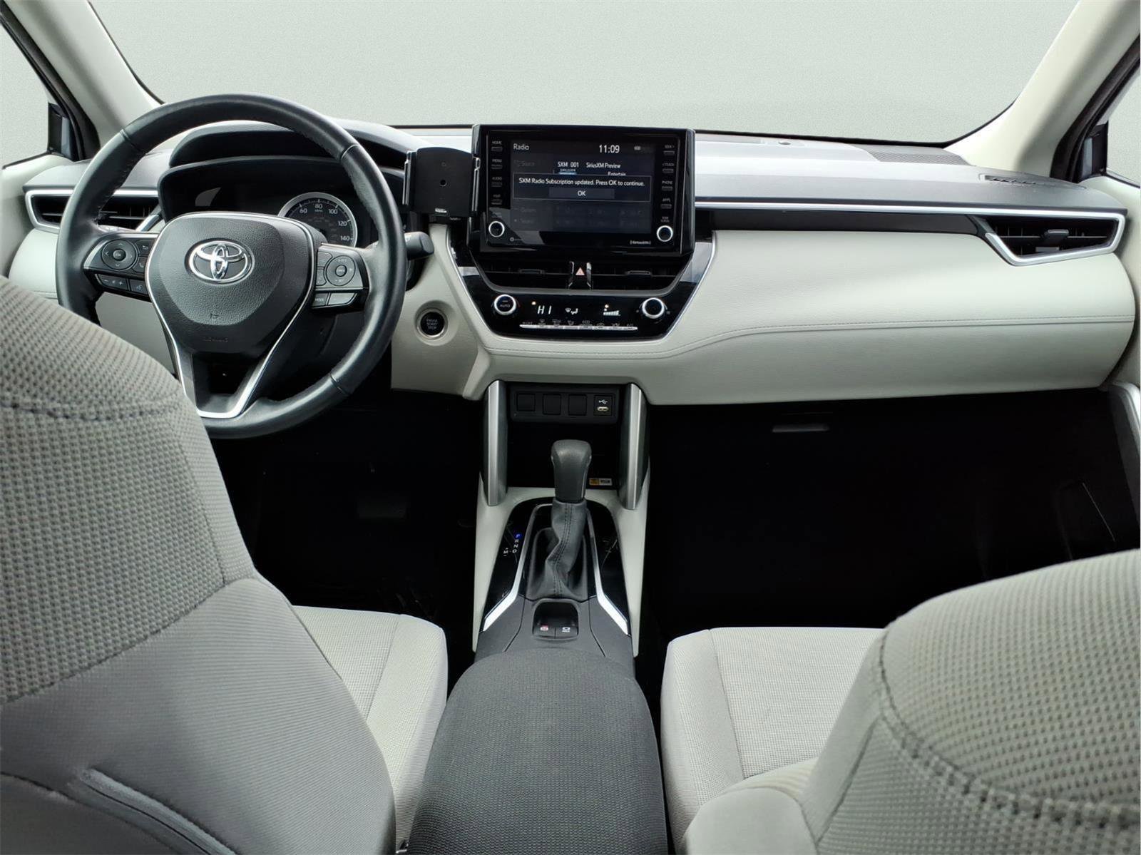 Used 2022 Toyota Corolla Cross LE image 2