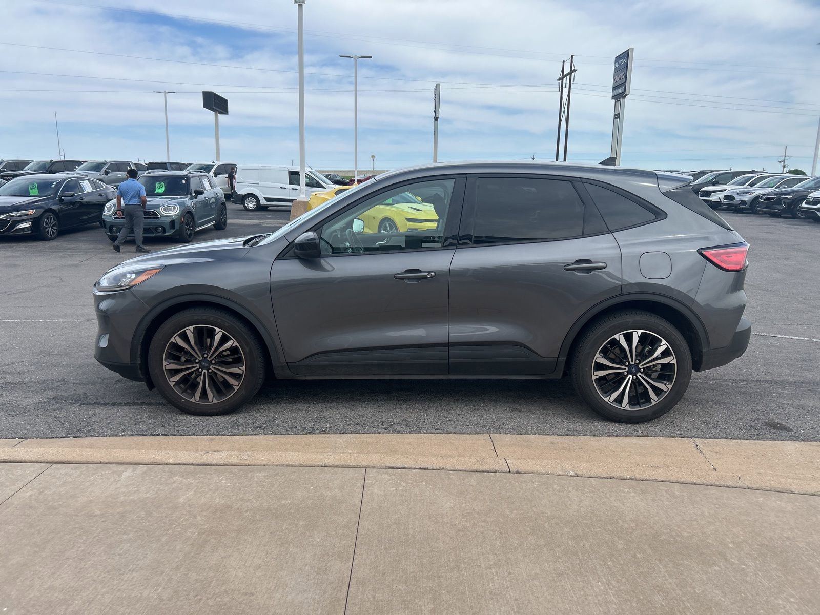 Used 2021 Ford Escape SE w/ SE Sport Appearance Package image 8