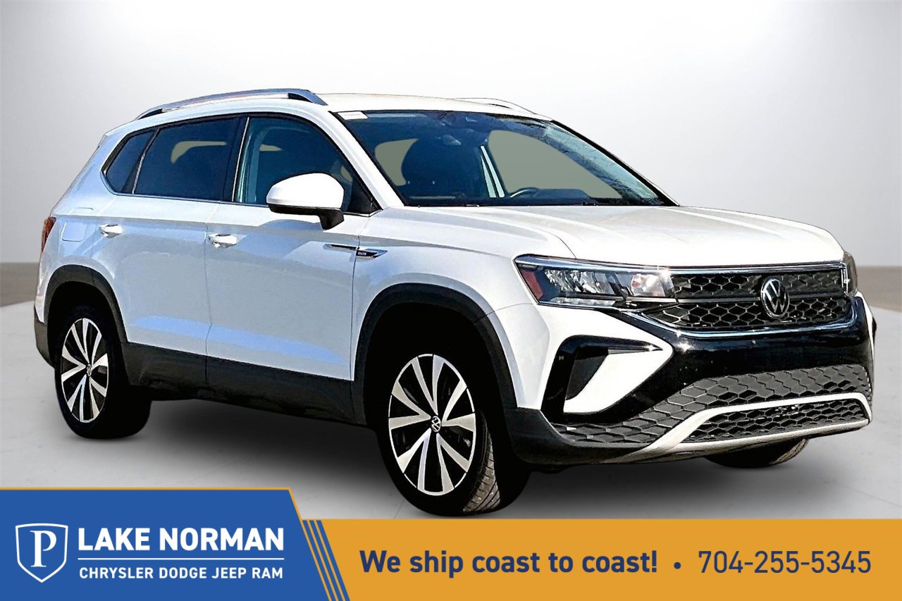 Used 2024 Volkswagen Taos SE image 1