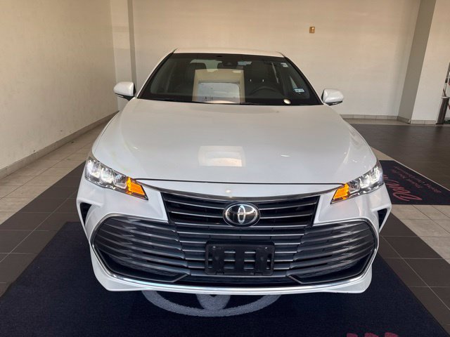 Used 2022 Toyota Avalon XLE FWD image 3