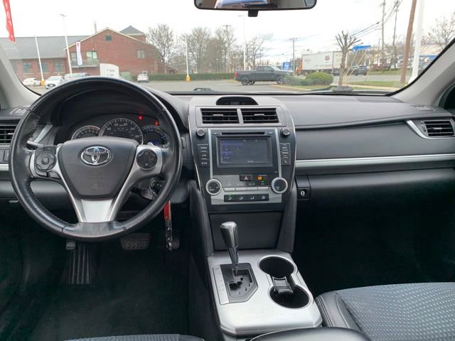 Used 2014 Toyota Camry SE image 14