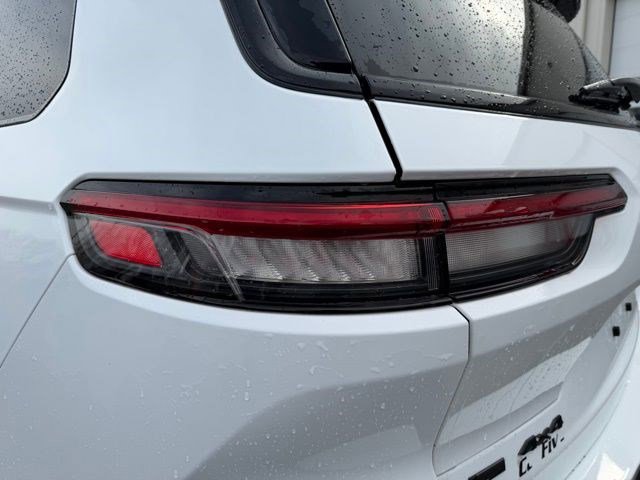 Used 2022 Jeep Grand Cherokee L Laredo image 4